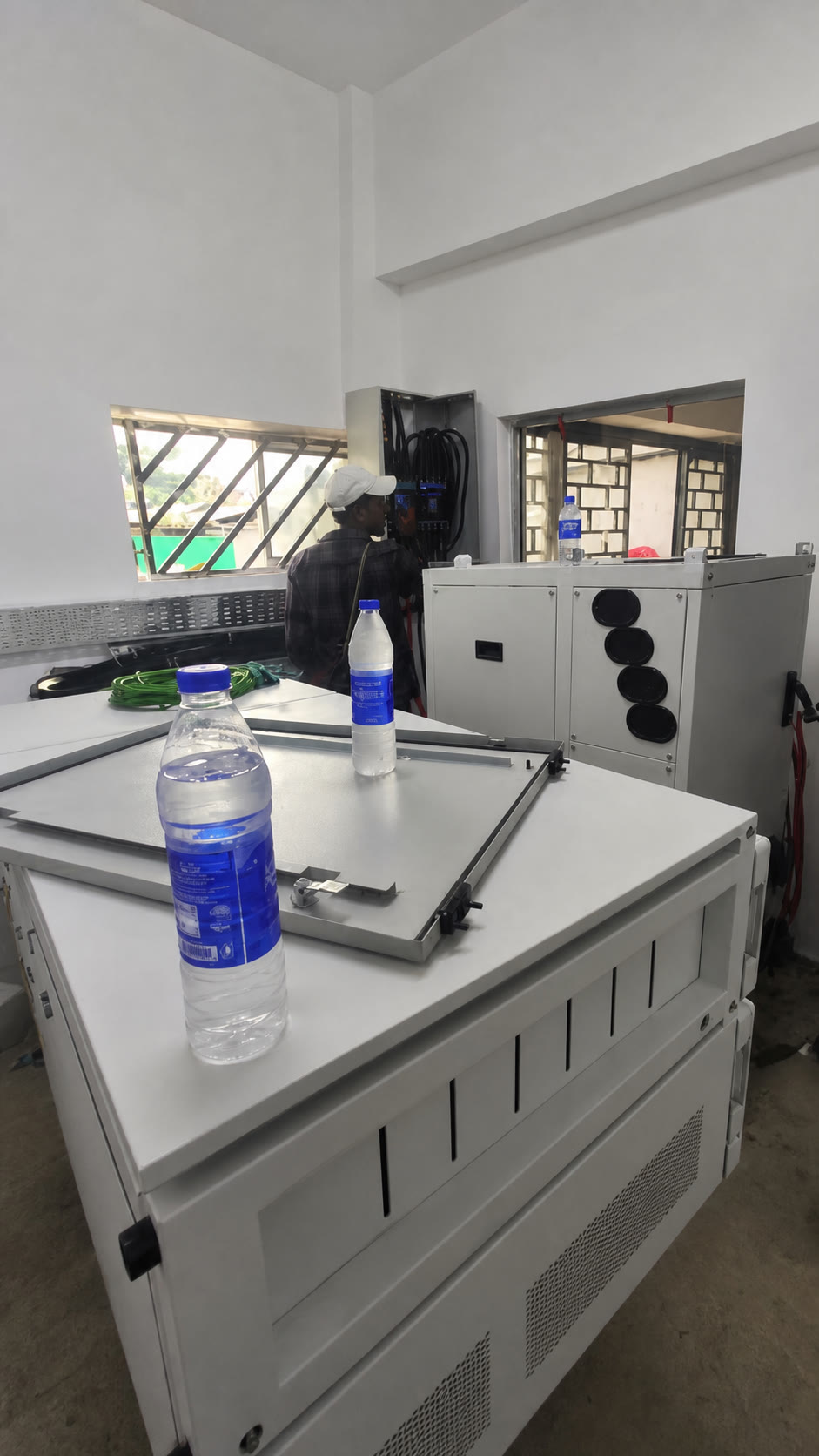 尼日利亚商超 125kW + 225kWh 工商业储能解决方案现场画面 5